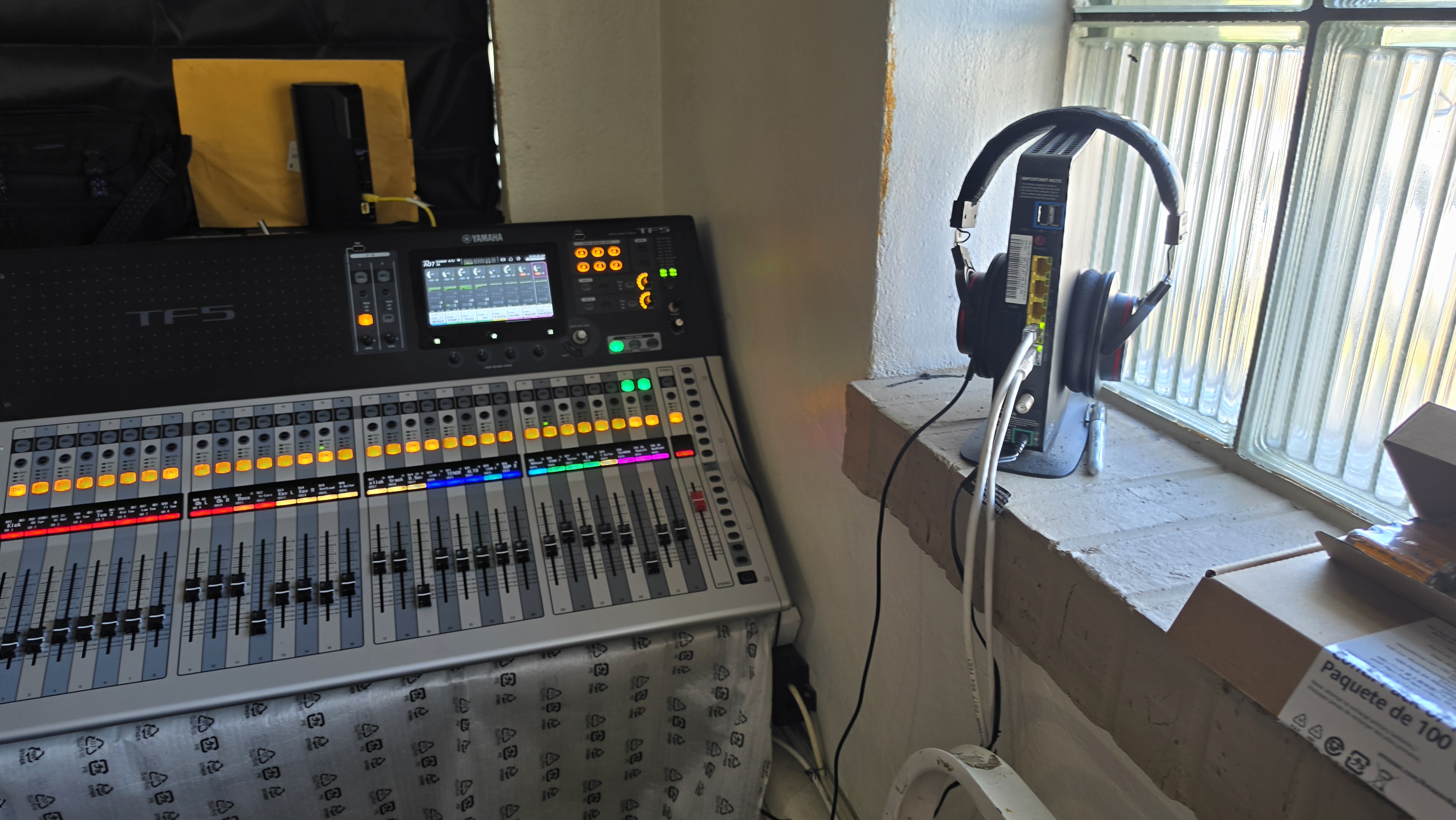Audio mixing board